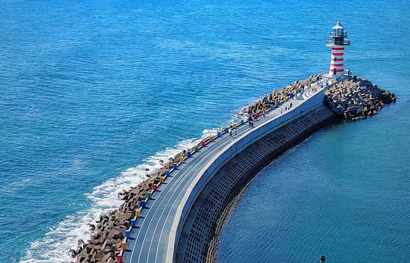 Island and bridge days need fresh checks for weather, queues, and transfer time.