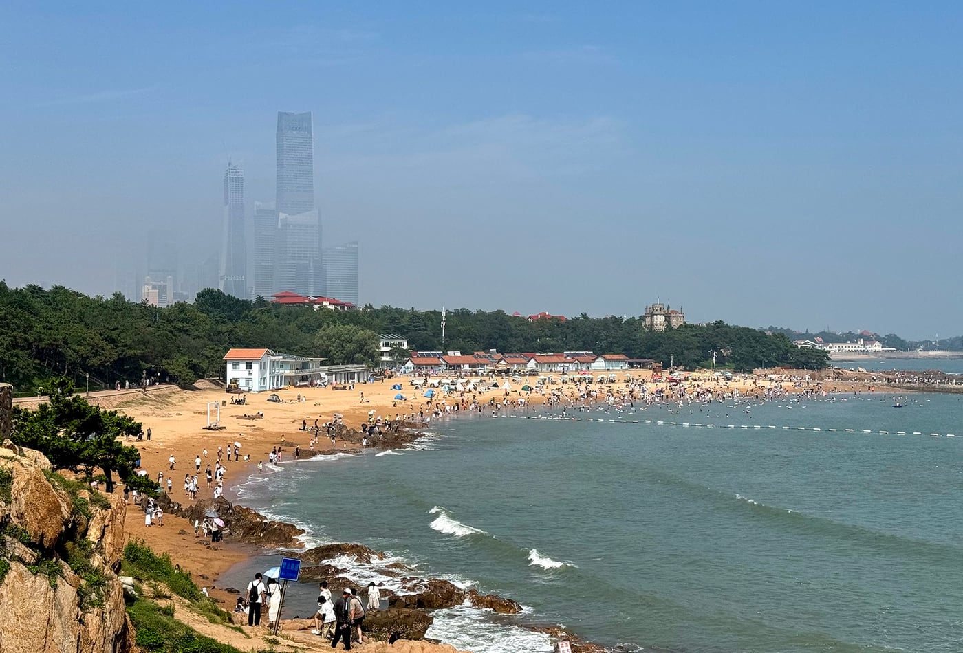No. 2 Bathing Beach và đường bờ biển gần Badaguan ở Thanh Đảo.