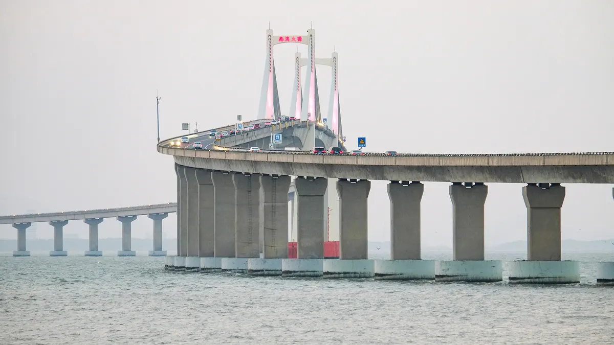 Nan'ao Bridge crossing the sea near Shantou